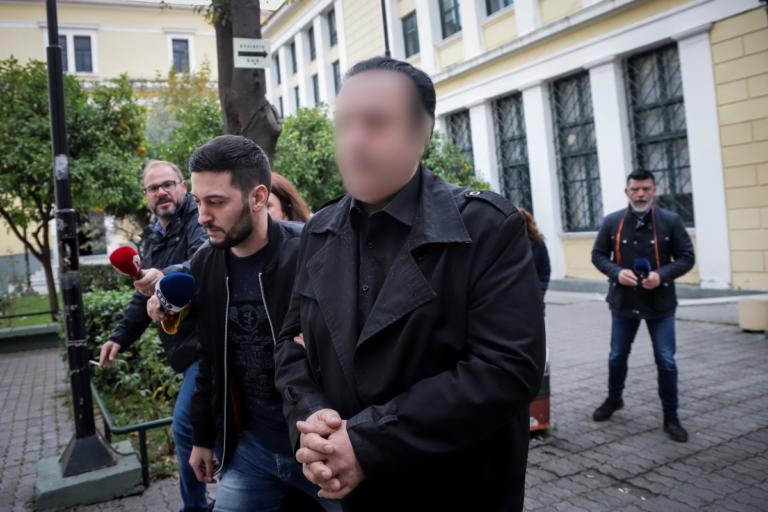 Ριχάρδος: Πίσω από τα κάγκελα ο “χρυσός” ενεχυροδανειστής και η “υπαρχηγός” του | tlife.gr Ριχάρδος: Πίσω από τα κάγκελα ο “χρυσός” ενεχυροδανειστής και η “υπαρχηγός” του | tlife.gr
