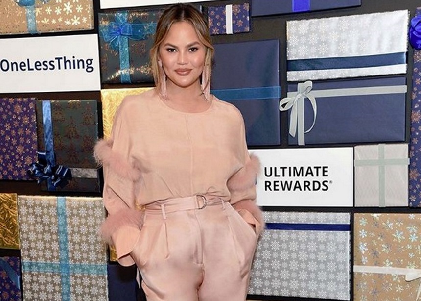 Γιατί η Chrissy Teigen φοράει κράνος στον μικρό γιο της; Η διάσημη μαμά δίνει απαντήσεις