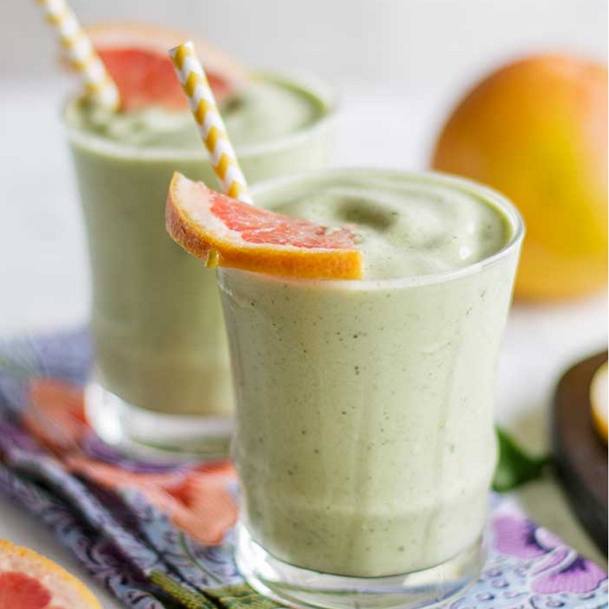 Smoothie με μπανάνα, ανανά και γκρέιπφρουτ