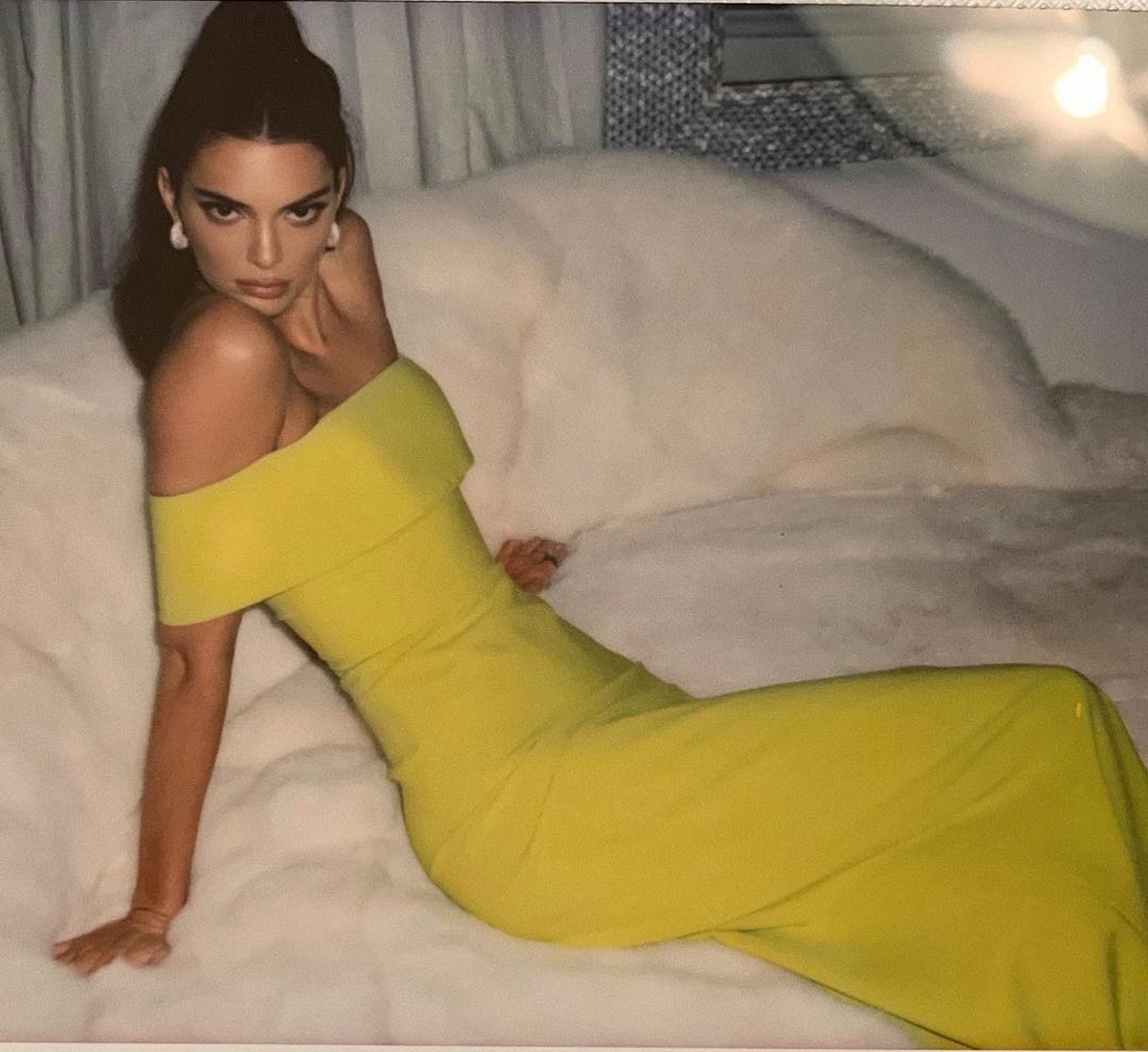 Kendall Jenner: Ποζάρει με μικροσκοπικό μπικίνι στα χιόνια! [pics]