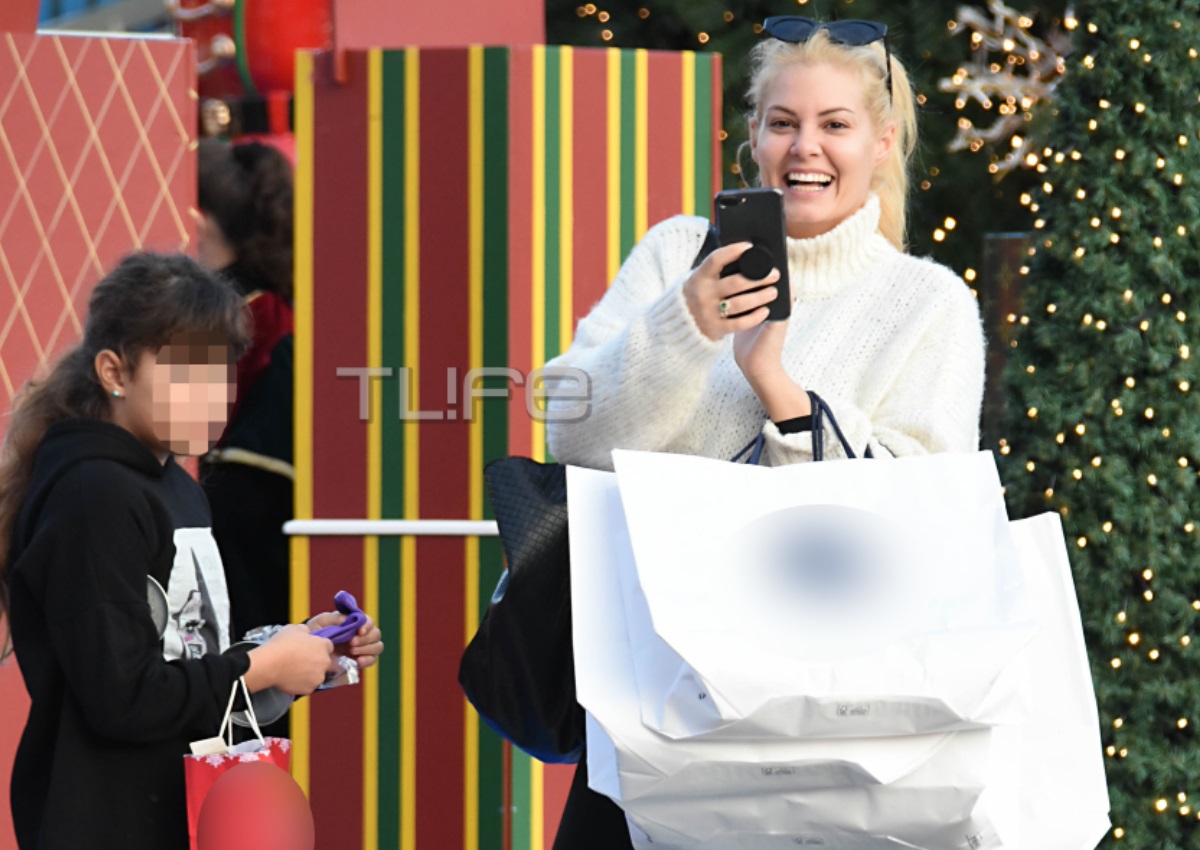 Μαρία Κορινθίου: Χριστουγεννιάτικη βόλτα με την κόρη της Ισμήνη στα βόρεια προάστια! [pics]