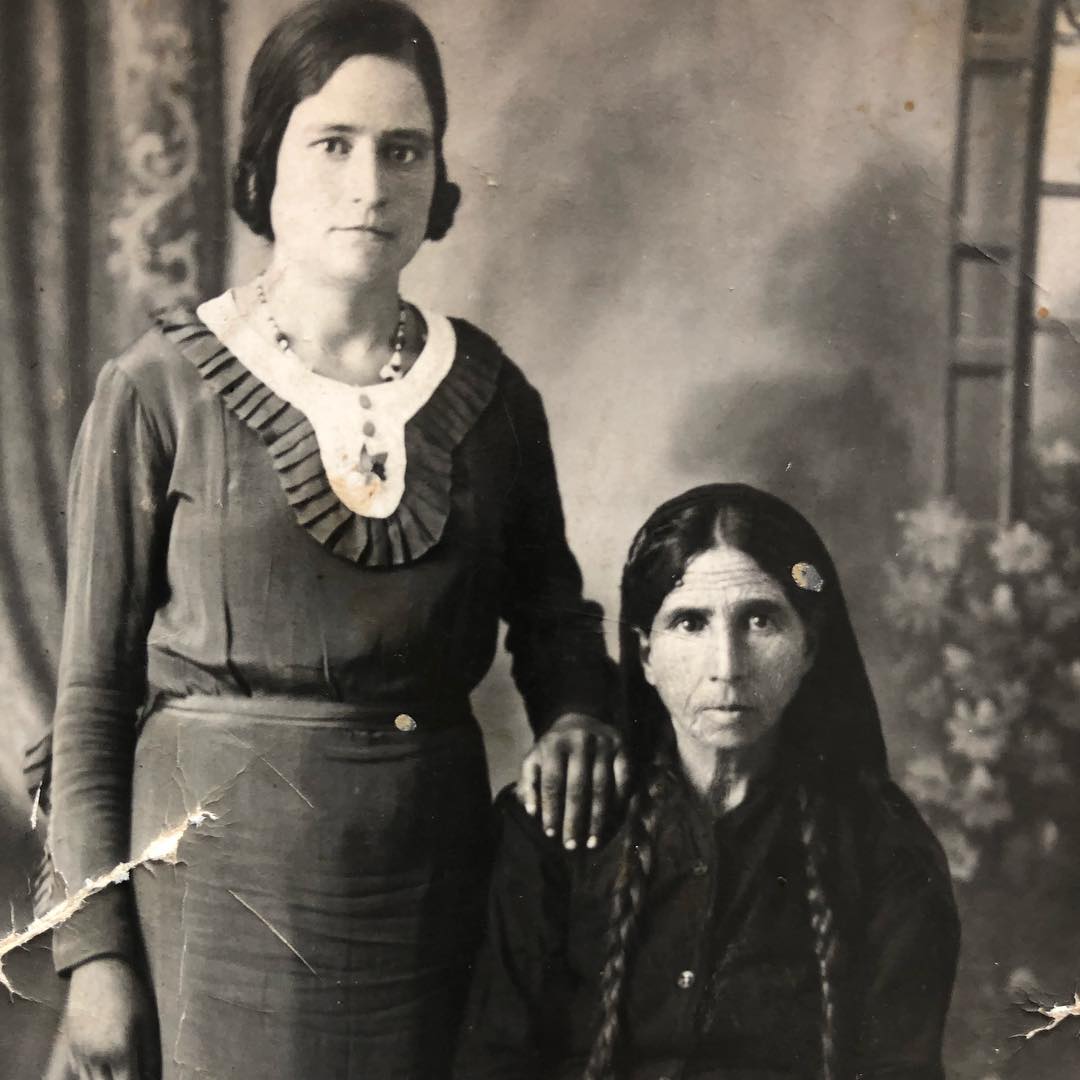 H γυναίκα στην παλιά φωτογραφία εποχής είναι η γιαγιά πρωταγωνιστή του «Τατουάζ»! | tlife.gr H γυναίκα στην παλιά φωτογραφία εποχής είναι η γιαγιά πρωταγωνιστή του «Τατουάζ»! | tlife.gr