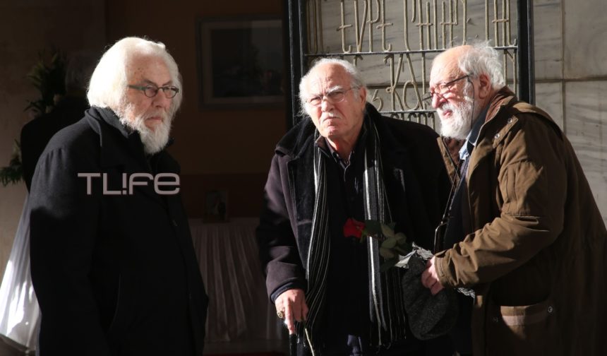 Το τελευταίο αντίο στον ηθοποιό Γιώργο Μοσχίδη – Οι αγαπημένοι του φίλοι στην πολιτική κηδεία του | tlife.gr Το τελευταίο αντίο στον ηθοποιό Γιώργο Μοσχίδη – Οι αγαπημένοι του φίλοι στην πολιτική κηδεία του | tlife.gr
