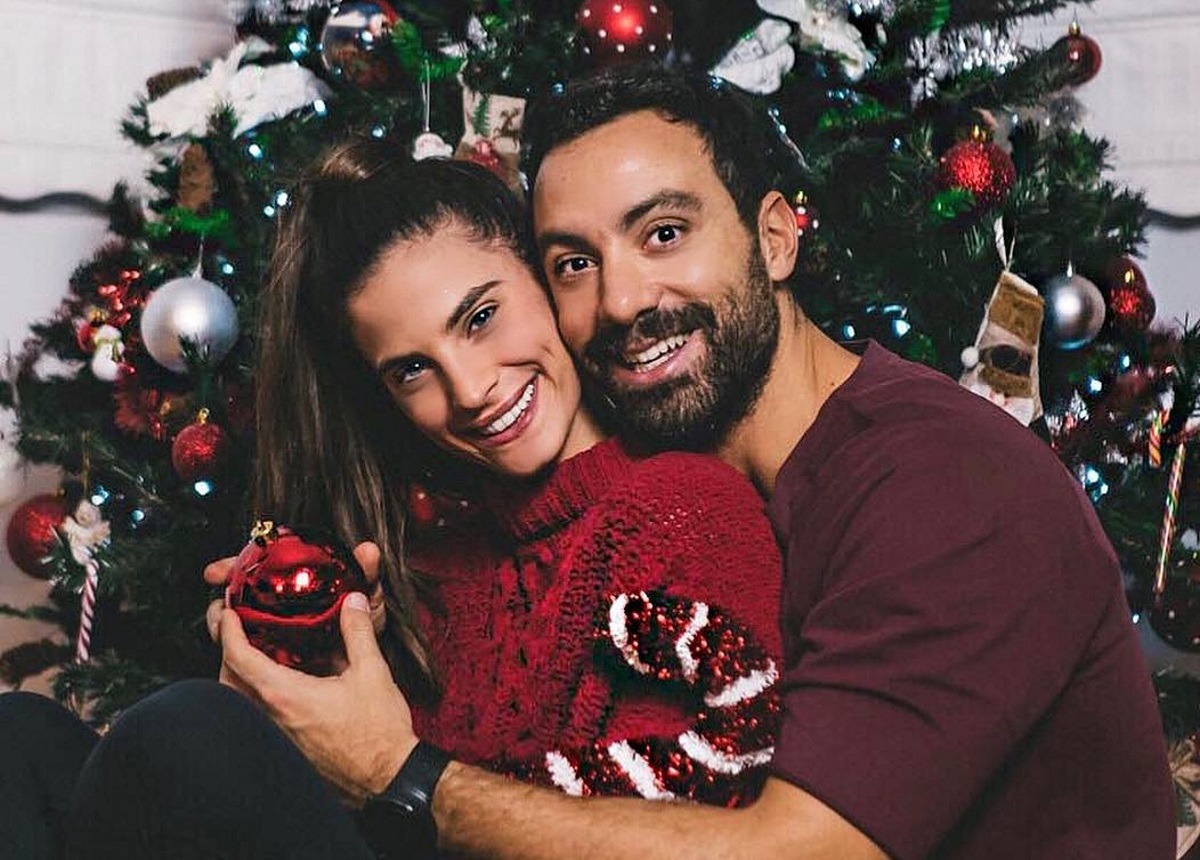 Σάκης Τανιμανίδης – Χριστίνα Μπόμπα: Τα πρώτα τους Χριστούγεννα ως παντρεμένοι! Το εντυπωσιακό δέντρο που στόλισαν μαζί [pics]