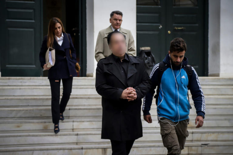 Ριχάρδος: Θρίλερ με την αποφυλάκισή του – Από ανατροπή σε ανατροπή | tlife.gr Ριχάρδος: Θρίλερ με την αποφυλάκισή του – Από ανατροπή σε ανατροπή | tlife.gr