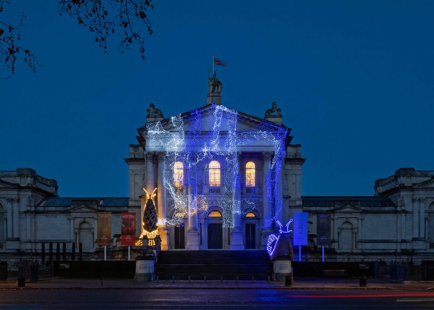 Ο χειμωνιάτικος στολισμός της Tate Britain θα σε εκπλήξει πολύ ευχάριστα -και όχι όπως νομίζεις!