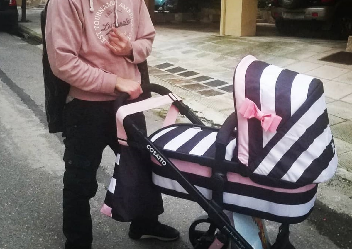 Έλληνας ηθοποιός βγήκε βόλτα με την μόλις 23 ημερών κόρη του! [pic]