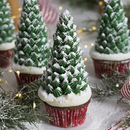 Σοκολατένια cupcakes με χριστουγεννιάτικο δέντρο | tlife.gr Σοκολατένια cupcakes με χριστουγεννιάτικο δέντρο | tlife.gr