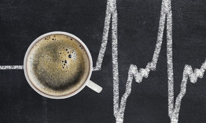 Πότε ο καφές γίνεται επικίνδυνος για την καρδιακή υγεία των νέων