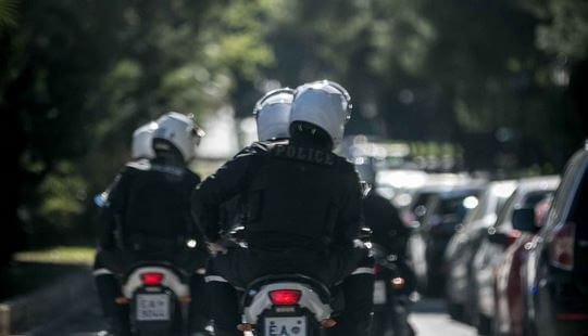 Ανθρωποκυνηγητό της Αστυνομίας – Ληστεία σε κοσμηματοπωλείο στη Μεσογείων | tlife.gr