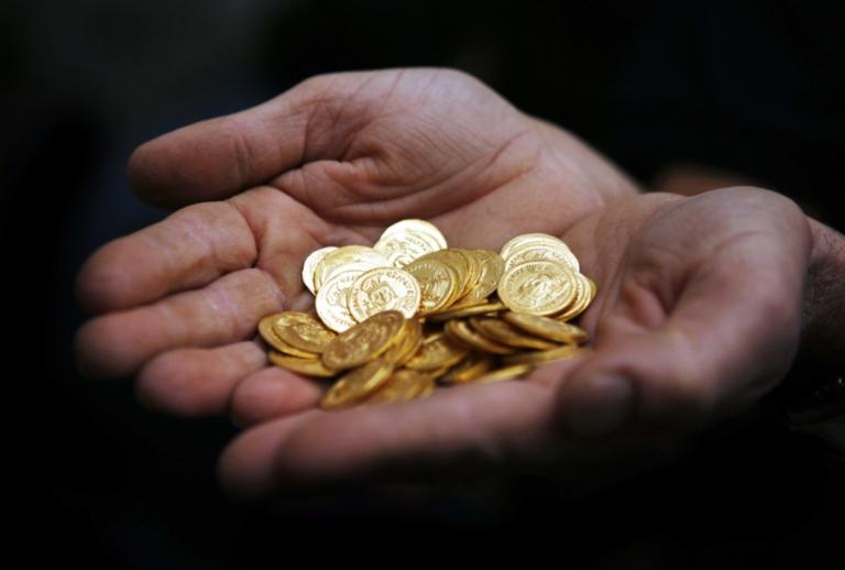 Τρίκαλα: Οι χρυσές λίρες και το μεγάλο λάθος του επιχειρηματία – Κατέρρευσε μέσα στο δικαστήριο! | tlife.gr Τρίκαλα: Οι χρυσές λίρες και το μεγάλο λάθος του επιχειρηματία – Κατέρρευσε μέσα στο δικαστήριο! | tlife.gr