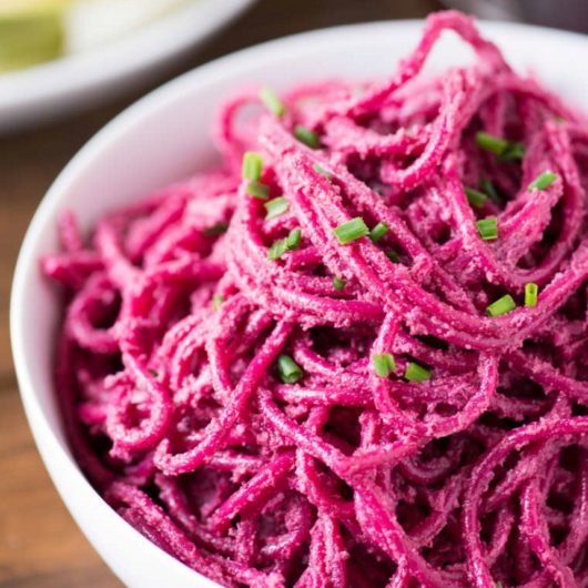 Σπαγγέτι με spicy πέστο από παντζάρια | tlife.gr Σπαγγέτι με spicy πέστο από παντζάρια | tlife.gr