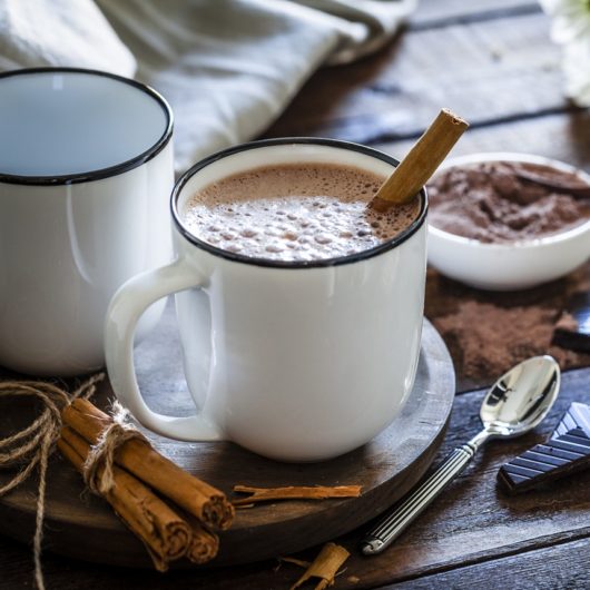 Ζεστή σοκολάτα με superfoods | tlife.gr Ζεστή σοκολάτα με superfoods | tlife.gr