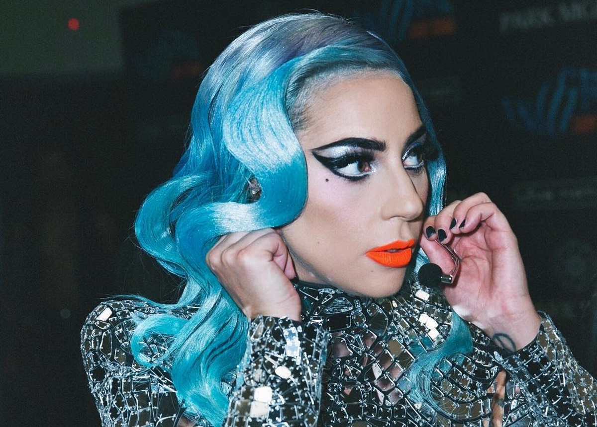 Lady Gaga: Έσταξε “φαρμάκι” για διάσημο Αμερικανό τραγουδιστή που κατηγορείται για παιδεραστία