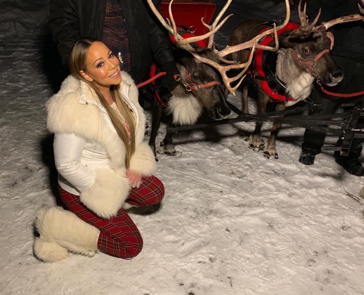 Mariah Carey: Ποζάρει μέσα στο χειμώνα με μικροσκοπικό μπικίνι και πανάκριβα κοσμήματα! [pics]