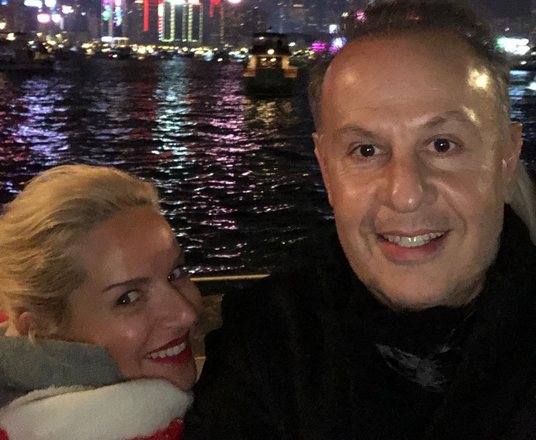 Μαρία Μπεκατώρου: Γιατί απέτυχε η selfie που έβγαλε με τον σύζυγό της στο Xoνγκ Κονγκ; [pics]