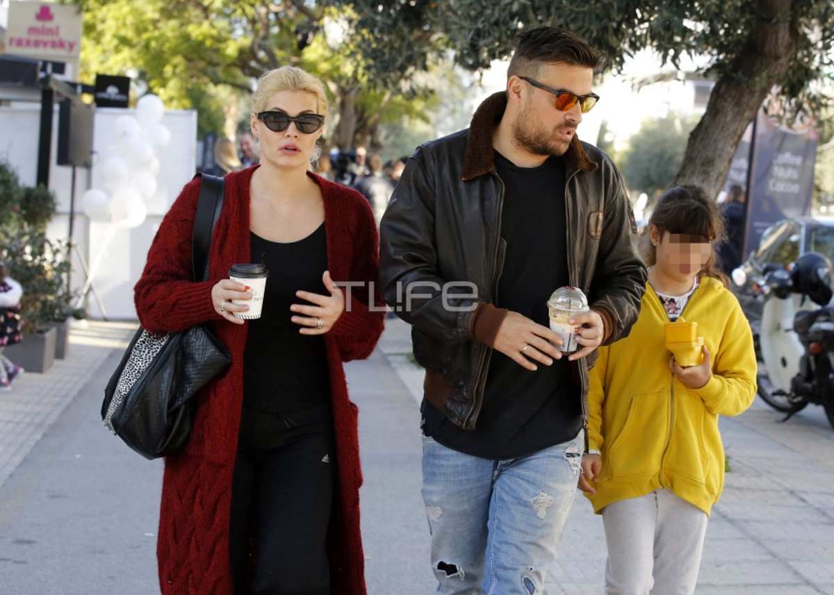 Μαρία Κορινθίου – Γιάννης Αϊβάζης: Βόλτα με την κόρη τους, Ισμήνη, στη Γλυφάδα! [pics]