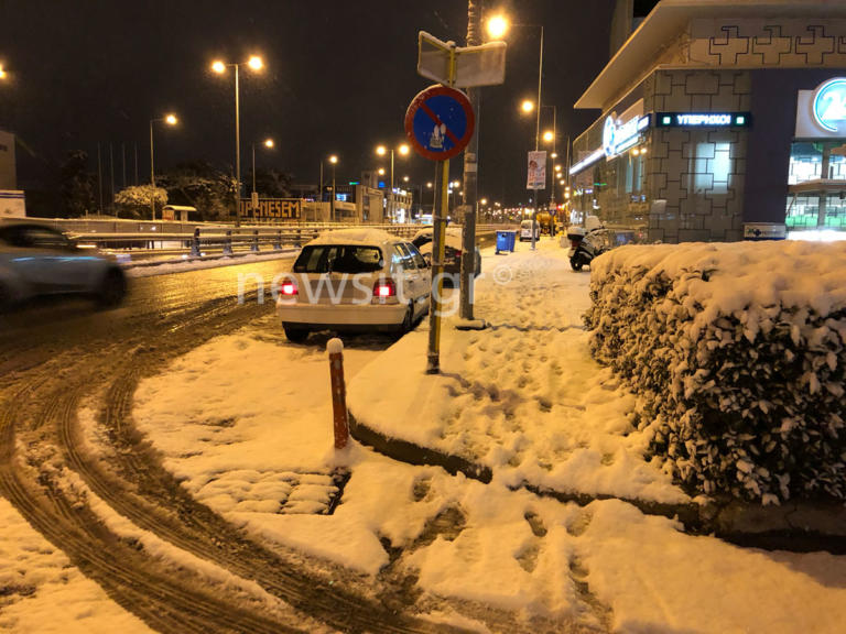 Στην κατάψυξη όλη η Αττική! Χιόνια από το κέντρο της Αθήνας έως τα βόρεια προάστια – Έκλεισαν δρόμοι και… σχολεία! | tlife.gr Στην κατάψυξη όλη η Αττική! Χιόνια από το κέντρο της Αθήνας έως τα βόρεια προάστια – Έκλεισαν δρόμοι και… σχολεία! | tlife.gr