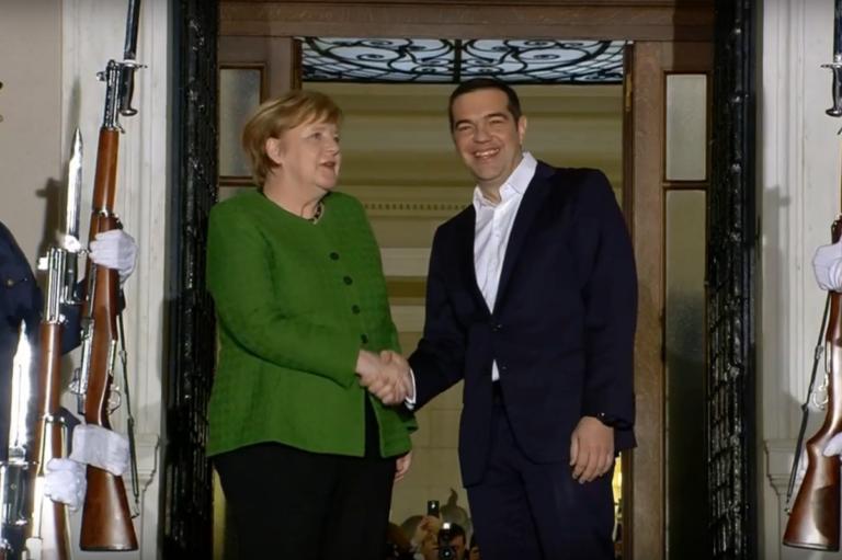Επίσκεψη Μέρκελ: Με… φιλιά και αβροφροσύνες η υποδοχή στην καγκελάριο | tlife.gr Επίσκεψη Μέρκελ: Με… φιλιά και αβροφροσύνες η υποδοχή στην καγκελάριο | tlife.gr