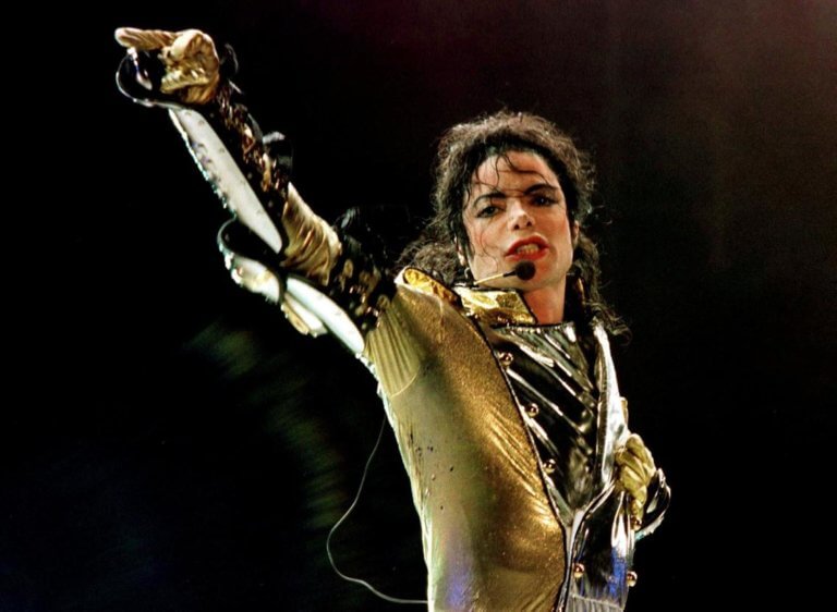 Εμπορικό κέντρο παραλίγο να αποσύρει κέρινο ομοίωμα του Michael Jackson μετά της κατηγορίες για παιδεραστία