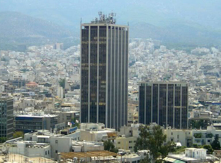 Άνδρας πήδηξε από την ταράτσα του πύργου των Αθηνών | tlife.gr