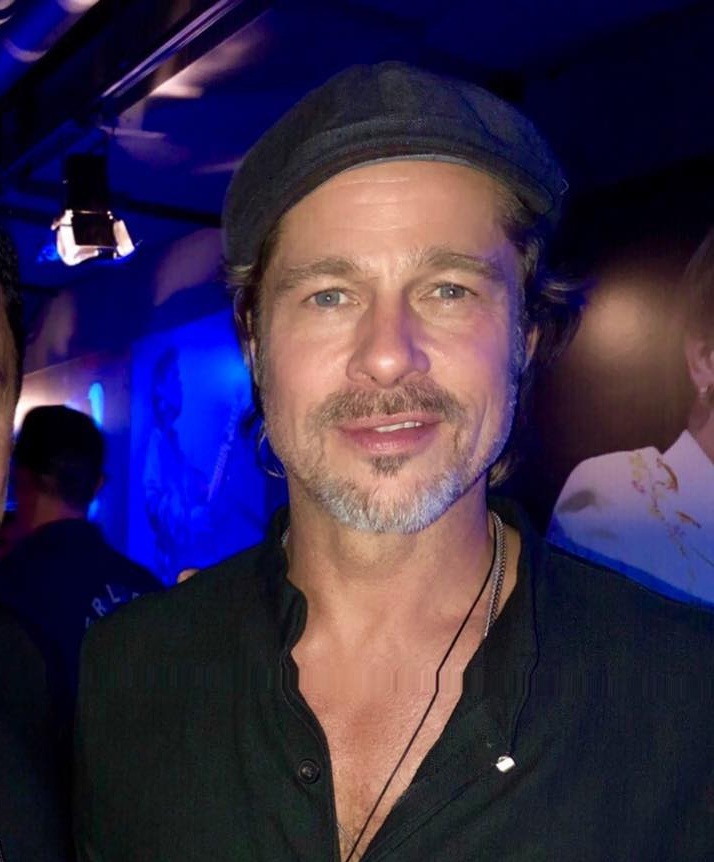 Ποιος  Έλληνας παρουσιαστής, έβγαλε selfie με τον Brad Pitt και την Μiley Cyrus; Φωτογραφίες