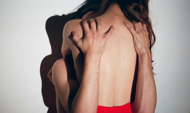 Σεξ στην περίοδο: Τι επιβάλλεται να γνωρίζουν γυναίκες ΚΑΙ άνδρες