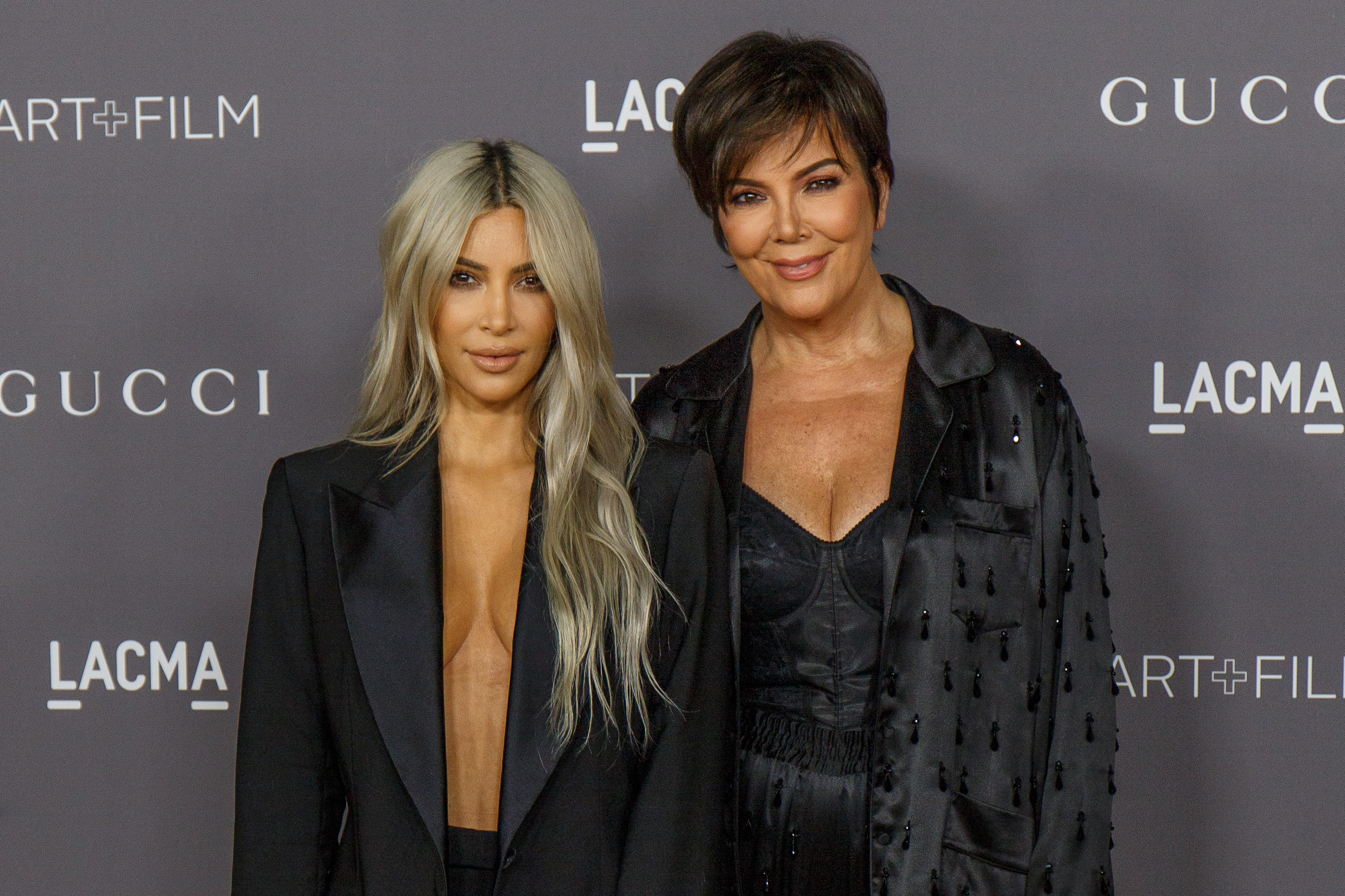 Με αυτά τα μαλλιά η Kris Jenner είναι ίδια με την Kim Kardashian!