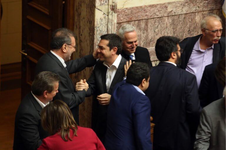 Συμφωνία των Πρεσπών: Ψηφίστηκε με 153 “ναι”, 146 “όχι” και ένα παρών | tlife.gr Συμφωνία των Πρεσπών: Ψηφίστηκε με 153 “ναι”, 146 “όχι” και ένα παρών | tlife.gr
