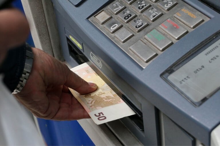 Αυτό θα είναι το ποσό της αύξησης του κατώτατου μισθού! Πότε θα εφαρμοστεί | tlife.gr