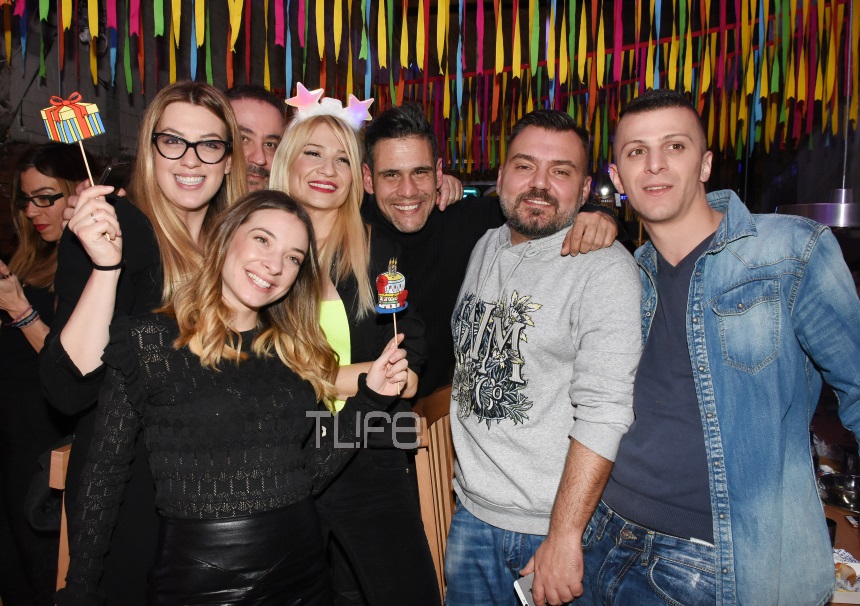 Φαίη Σκορδά: Mε casual look γιόρτασε τα γενέθλιά της με τους φίλους της! Φωτογραφίες από το πάρτι της! (εικόνες)