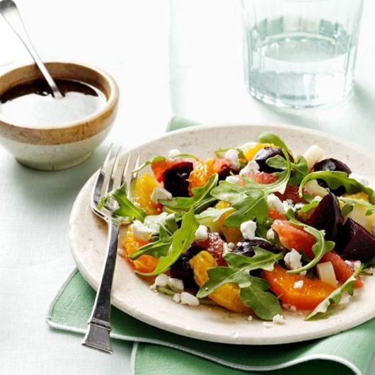 Σαλάτα με γκρέιπφρουτ και dressing εσπεριδοειδών | tlife.gr Σαλάτα με γκρέιπφρουτ και dressing εσπεριδοειδών | tlife.gr