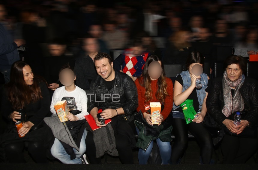 Γιάννης Πλούταρχος – Πέγκυ Ζήνα: Στο θέατρο με τα παιδιά τους! (εικόνες)
