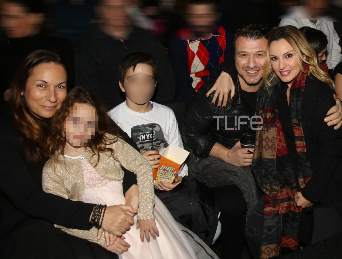 Γιάννης Πλούταρχος – Πέγκυ Ζήνα: Στο θέατρο με τα παιδιά τους! Φωτογραφίες