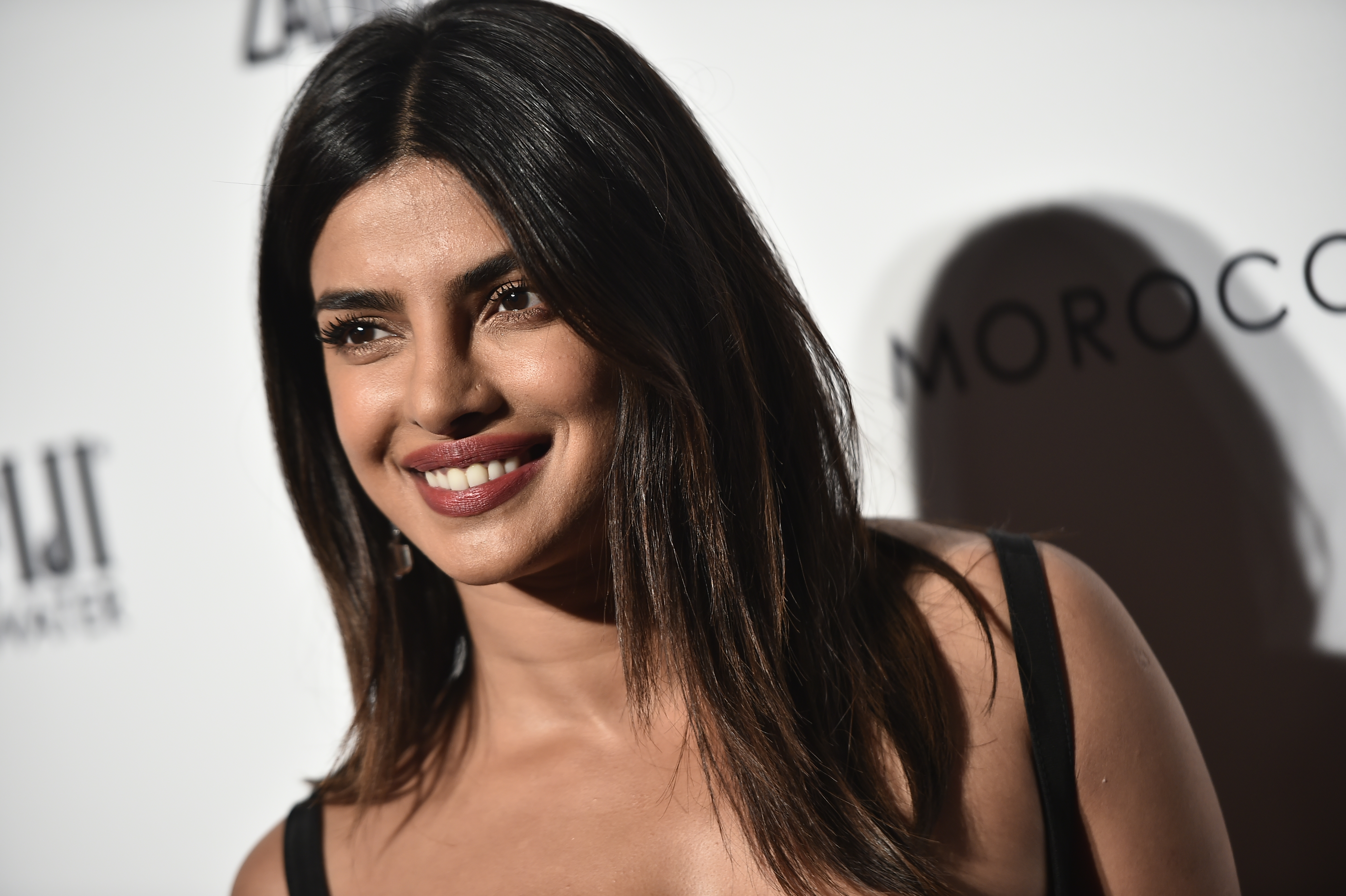 Πόση ώρα χρειάστηκε για να γίνει η Priyanka Chopra ξανθιά!