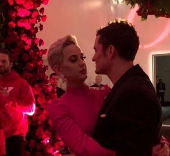 Katy Perry – Orlando Bloom: Αρραβωνιάστηκαν την ημέρα του Αγίου Βαλεντίνου! To εντυπωσιακό δαχτυλίδι Φωτογραφίες