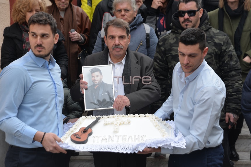 Παντελής Παντελίδης: Μνημόσυνο για τα 3 χρόνια από τον θάνατό του – Τραγική φιγούρα η μητέρα του
