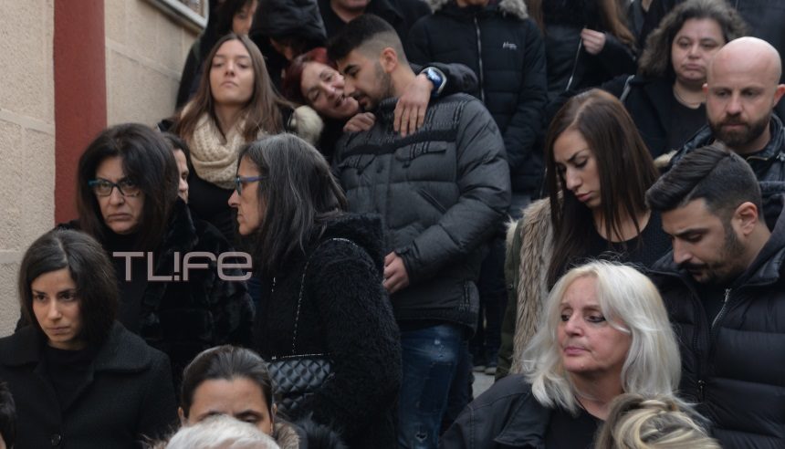 Παντελής Παντελίδης: Μνημόσυνο για τα 3 χρόνια από τον θάνατό του – Τραγική φιγούρα η μητέρα του | tlife.gr