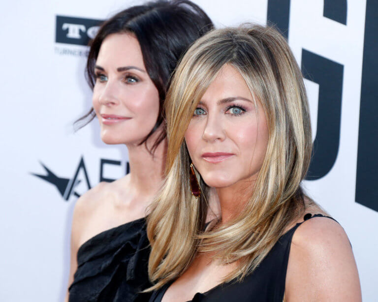 Θρίλερ στον αέρα για Jennifer Aniston και Courtney Cox! Video | tlife.gr Θρίλερ στον αέρα για Jennifer Aniston και Courtney Cox! Video | tlife.gr