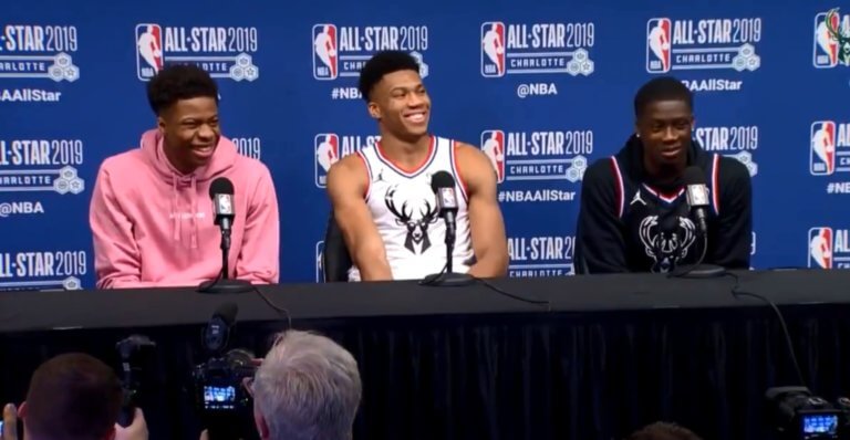 NBA All Star Game: Με τα αδέρφια του στη συνέντευξη Τύπου o Αντετοκούνμπο – «Ευχαριστώ όλους τους Έλληνες για την υποστήριξη» | tlife.gr NBA All Star Game: Με τα αδέρφια του στη συνέντευξη Τύπου o Αντετοκούνμπο – «Ευχαριστώ όλους τους Έλληνες για την υποστήριξη» | tlife.gr