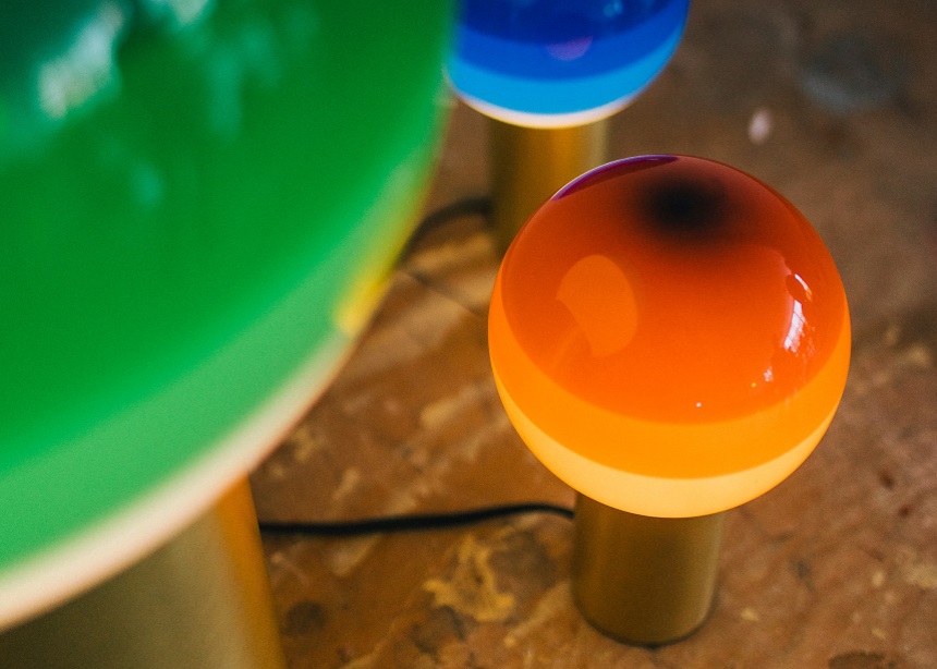 Dipping Light: Μια πρωτότυπη συλλογή φωτιστικών με έντονο χρωματικό χαρακτήρα