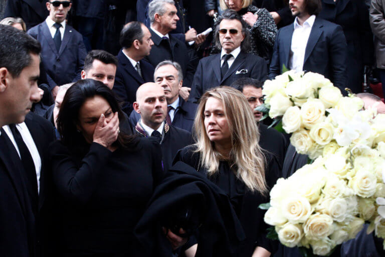 Το σπαρακτικό τελευταίο βλέμμα – «Λύγισε» η Κατερίνα Παναγοπούλου αποχαιρετώντας τον Περικλή της [pics]