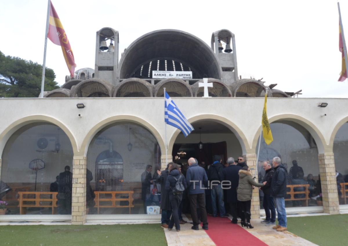 Θλίψη στην κηδεία του Αριστοτέλη Αποσκίτη – Φίλοι και συγγενείς στο τελευταίο “αντίο”