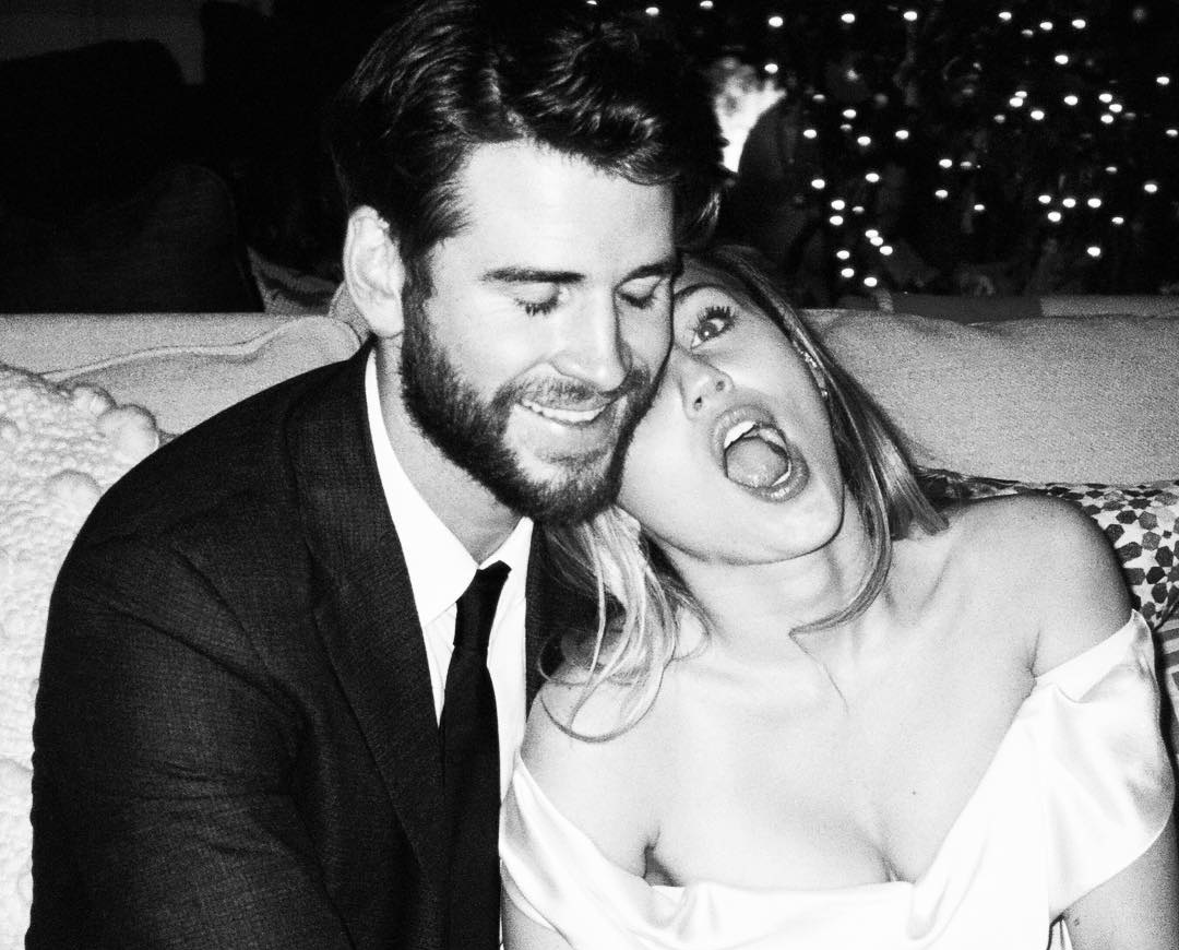 Miley Cyrus: Ανήμερα του Αγ. Βαλεντίνου δημοσίευσε όλες τις φωτογραφίες από τον γάμο της με τον Liam Hemsworth!