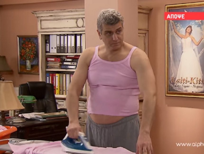 «Μην αρχίζεις την μουρμούρα»: Οι δουλειές του σπιτιού δεν είναι το… «φόρτε» του Ηλία! video | tlife.gr