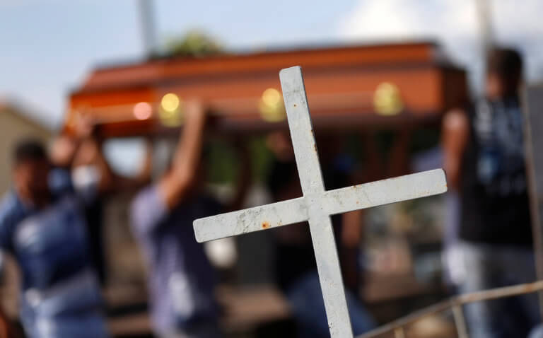 Νεκροφιλία σοκάρει την Αγγλία! Ασέλγησε σε πτώμα μέσα στο γραφείο τελετών! | tlife.gr