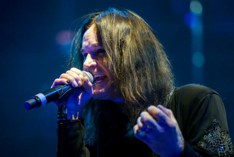 Στην εντατική ο θρυλικός Ozzy Osbourne | tlife.gr Στην εντατική ο θρυλικός Ozzy Osbourne | tlife.gr