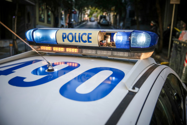 Άγριο έγκλημα στον Πειραιά: Βρέθηκε κατακρεουργημένος στο μπαλκόνι του σπιτιού του | tlife.gr Άγριο έγκλημα στον Πειραιά: Βρέθηκε κατακρεουργημένος στο μπαλκόνι του σπιτιού του | tlife.gr