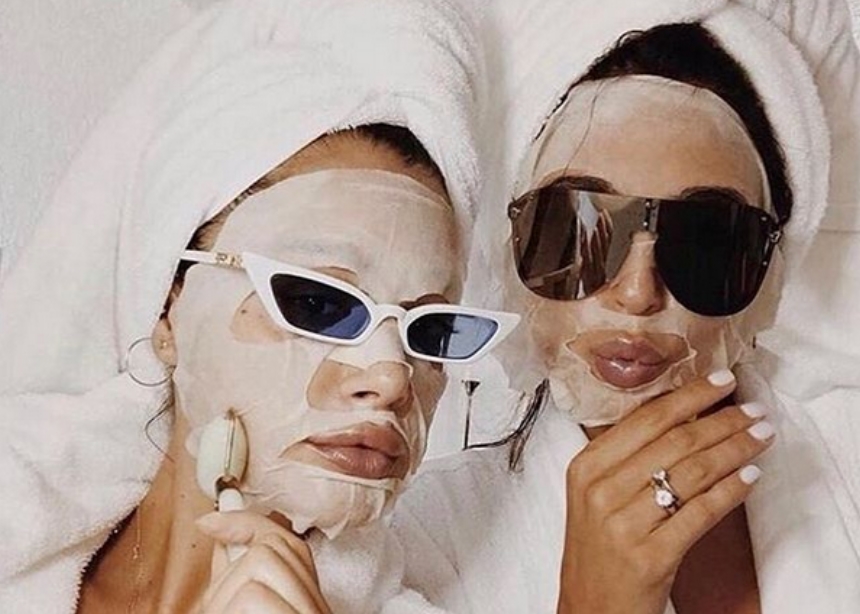 Ορκιζόμαστε σε αυτές τις τρεις sheet masks!