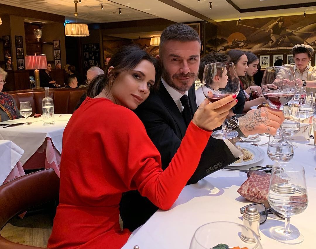 Victoria Beckham: Παρουσίασε τη νέα της συλλογή και σύσσωμη η οικογένειά της ήταν στο πλευρό της! [pics,video]